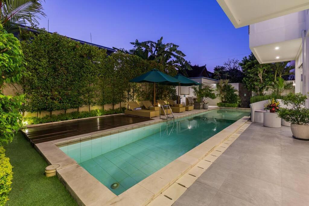 Serenity: Modern Design Luxury 12m Pool And Bbq Villa