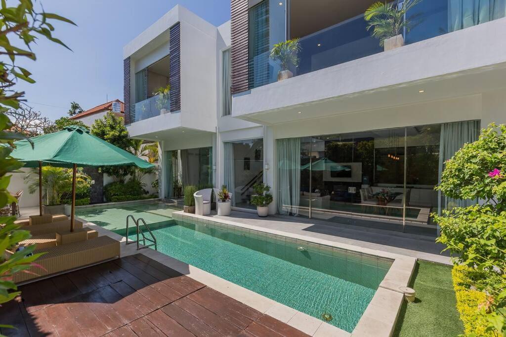 Serenity: Modern Design Luxury 12m Pool And Bbq Villa