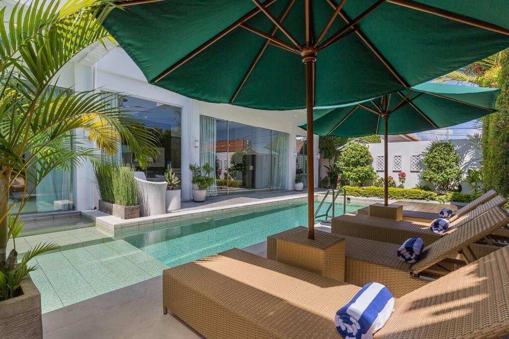 Serenity: Modern Design Luxury 12m Pool And Bbq