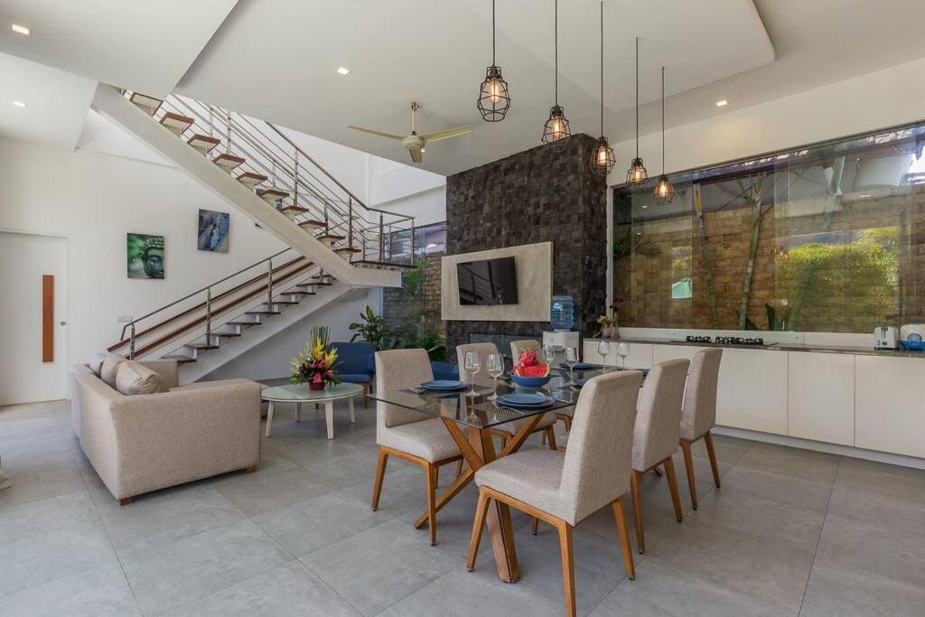 Serenity: Modern Design Luxury 12m Pool And Bbq Villa