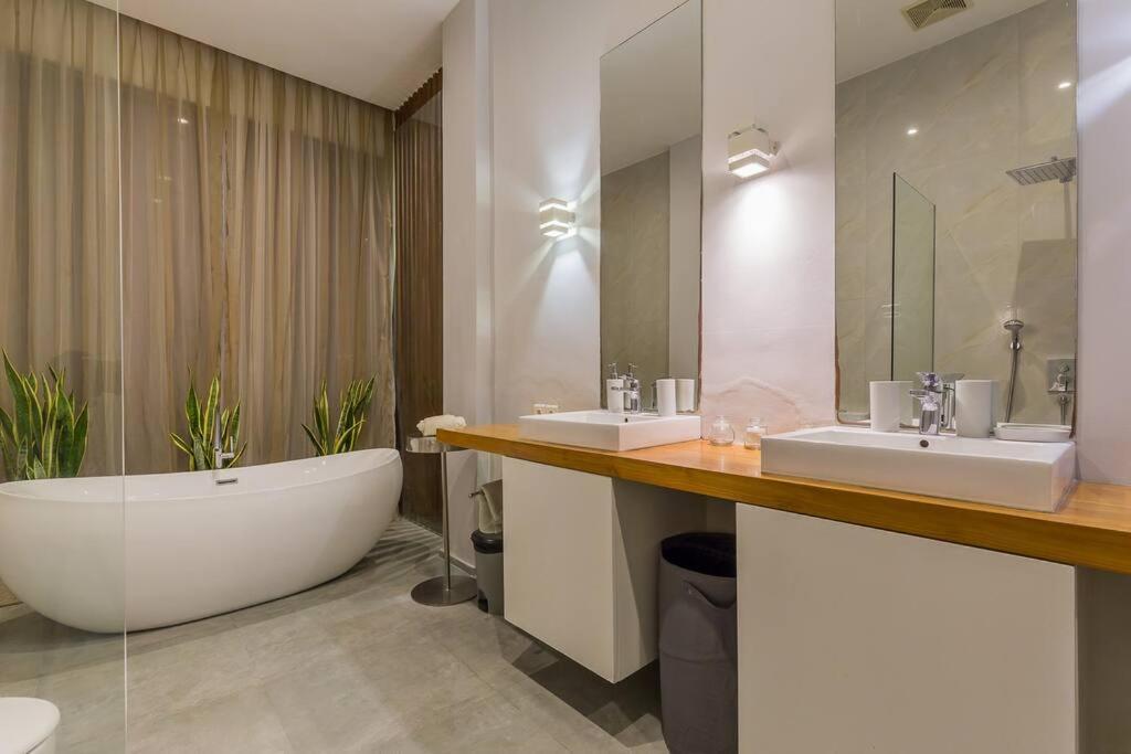 Serenity: Modern Design Luxury 12m Pool And Bbq Villa Seminyak (Bali)