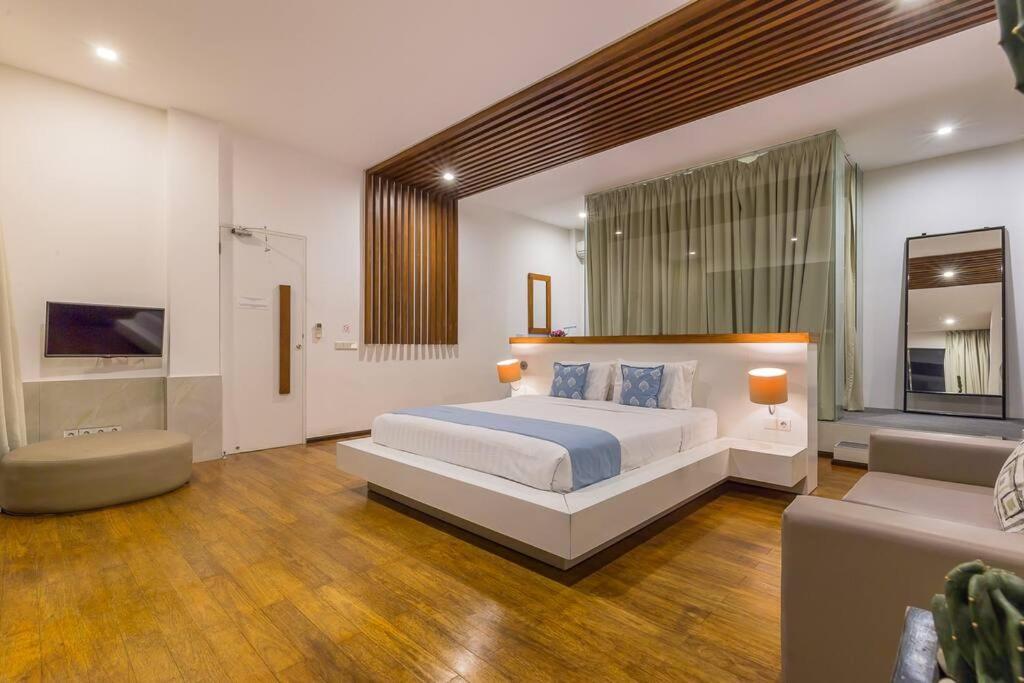 Serenity: Modern Design Luxury 12m Pool And Bbq
