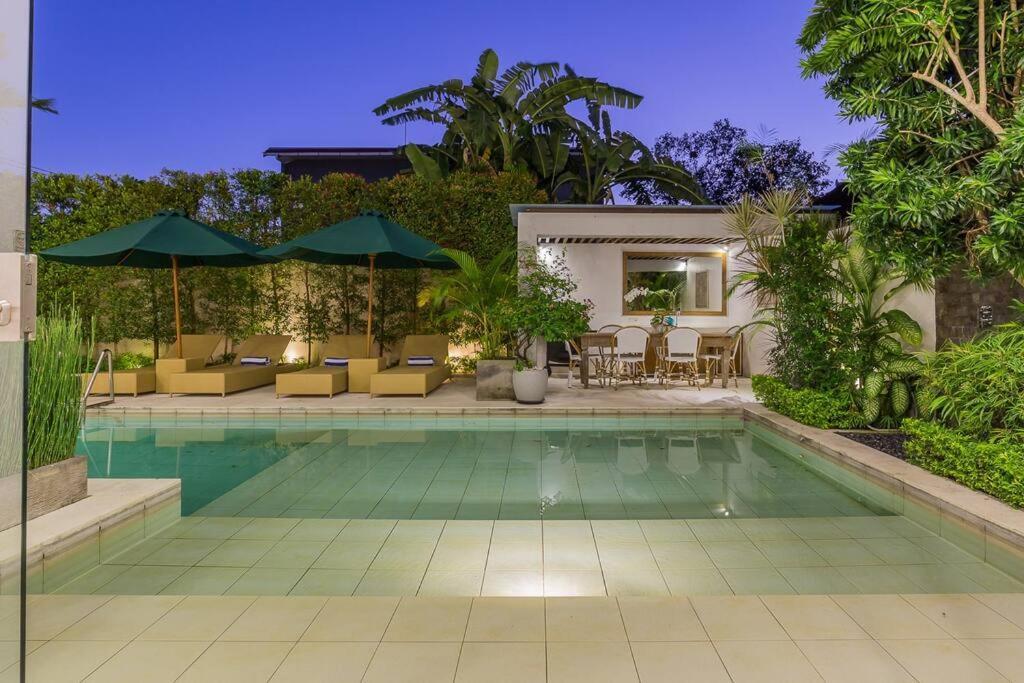 Serenity: Modern Design Luxury 12m Pool And Bbq Villa