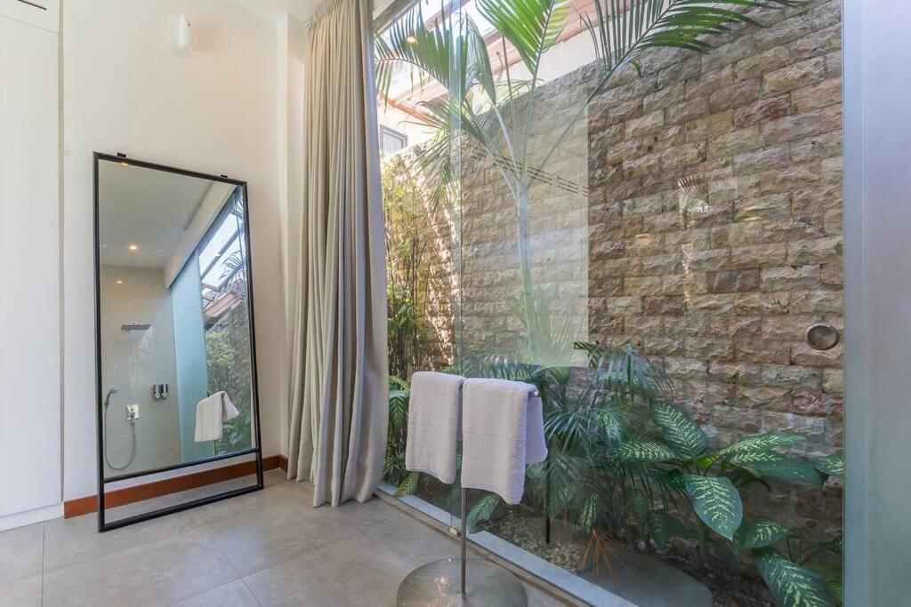 Villa Serenity: Modern Design Luxury 12m Pool And Bbq *