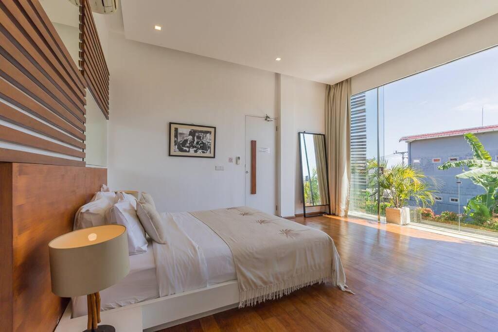Serenity: Modern Design Luxury 12m Pool And Bbq Villa